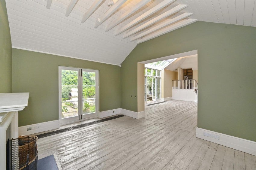 House Netherton Grove in Greater London