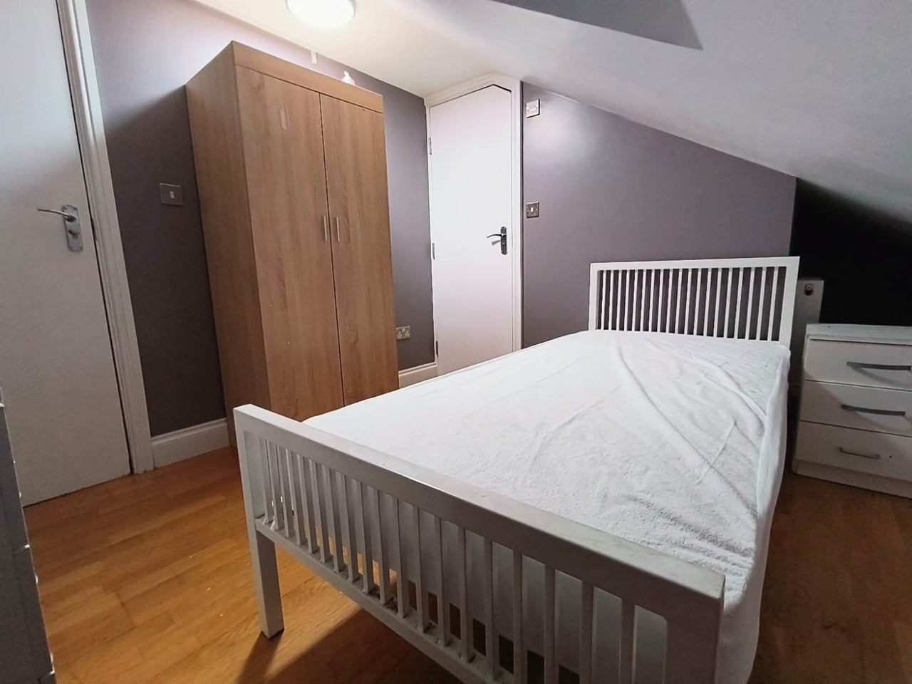 Room Kimberley Road in Greater London