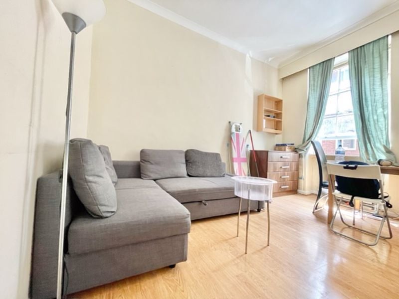 Flat Midford Place in Greater London