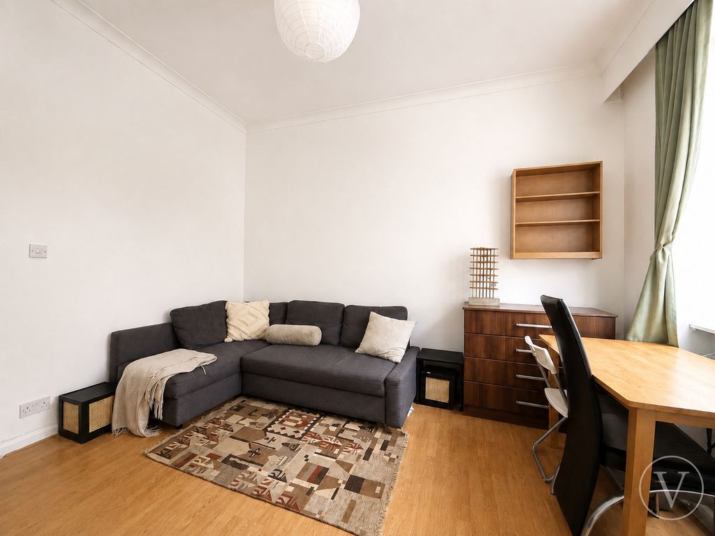 Flat Midford Place in Greater London
