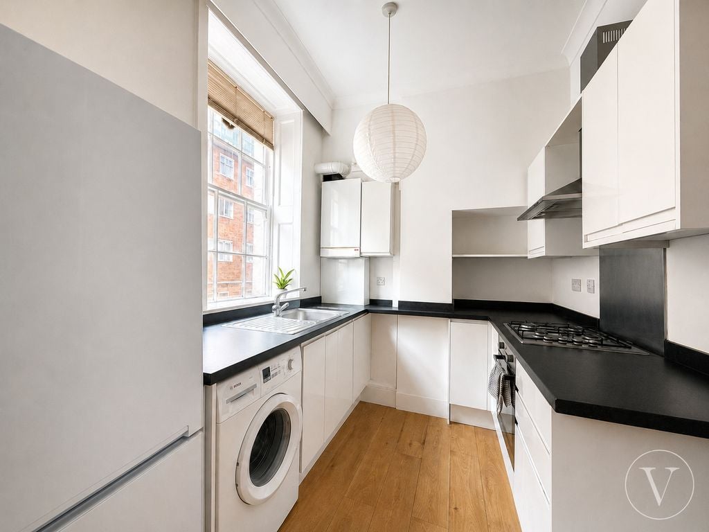 Flat Midford Place in Greater London