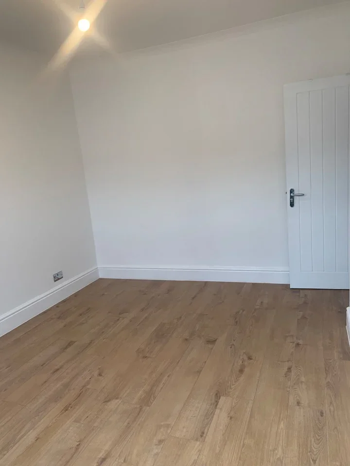 Room Oswald Road in Greater London