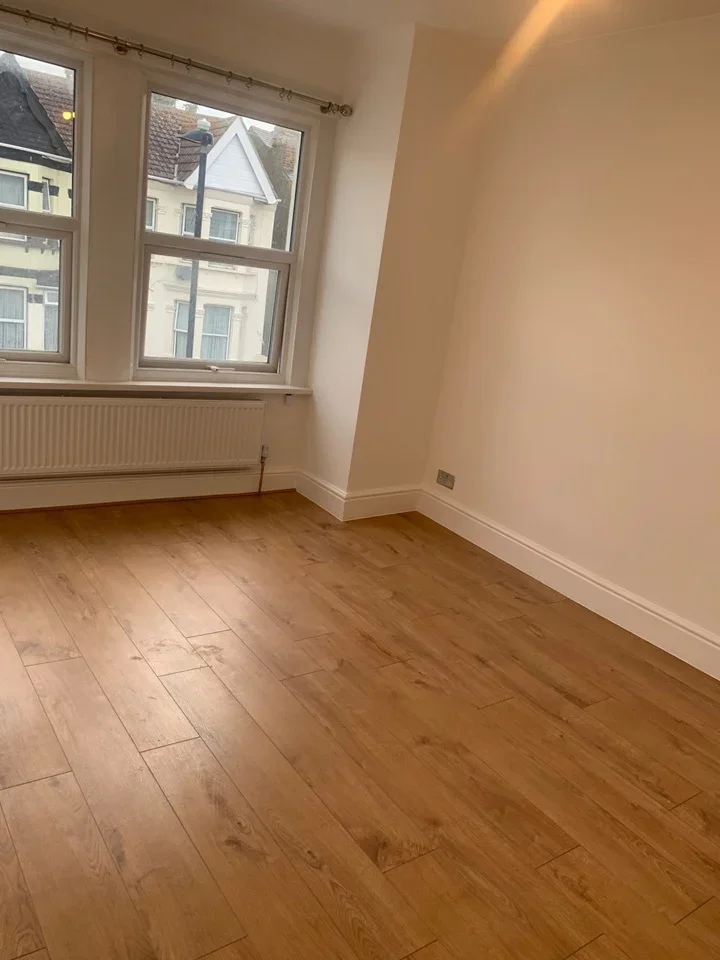 Room Oswald Road in Greater London