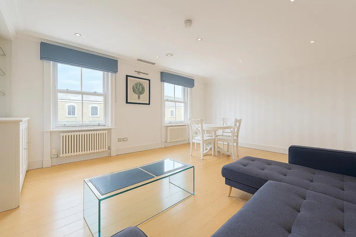 Flat Cathcart Road in Greater London