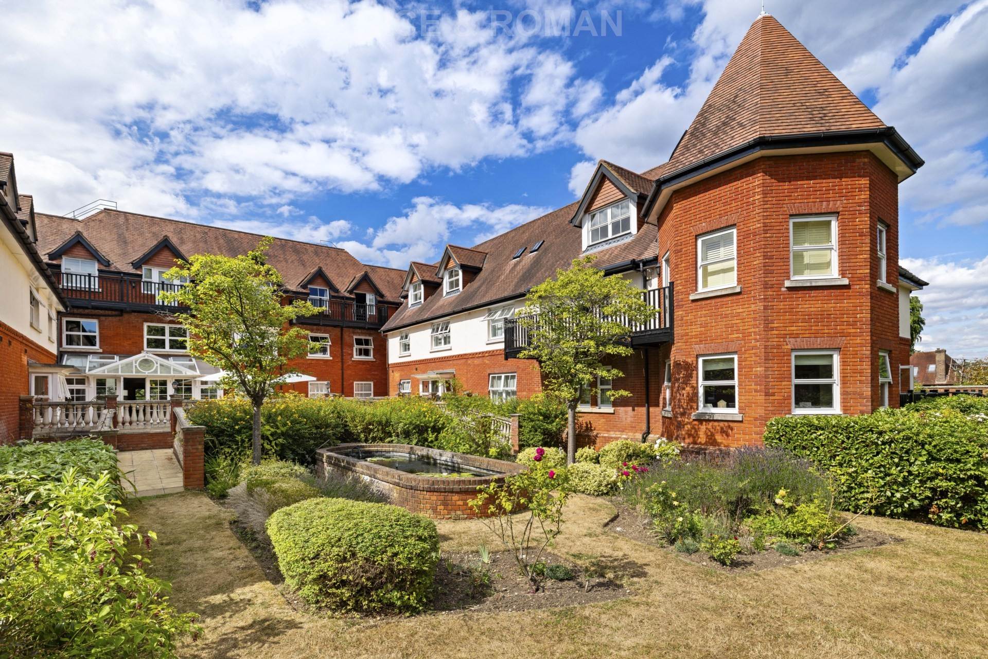 Flat London Road in Sunningdale