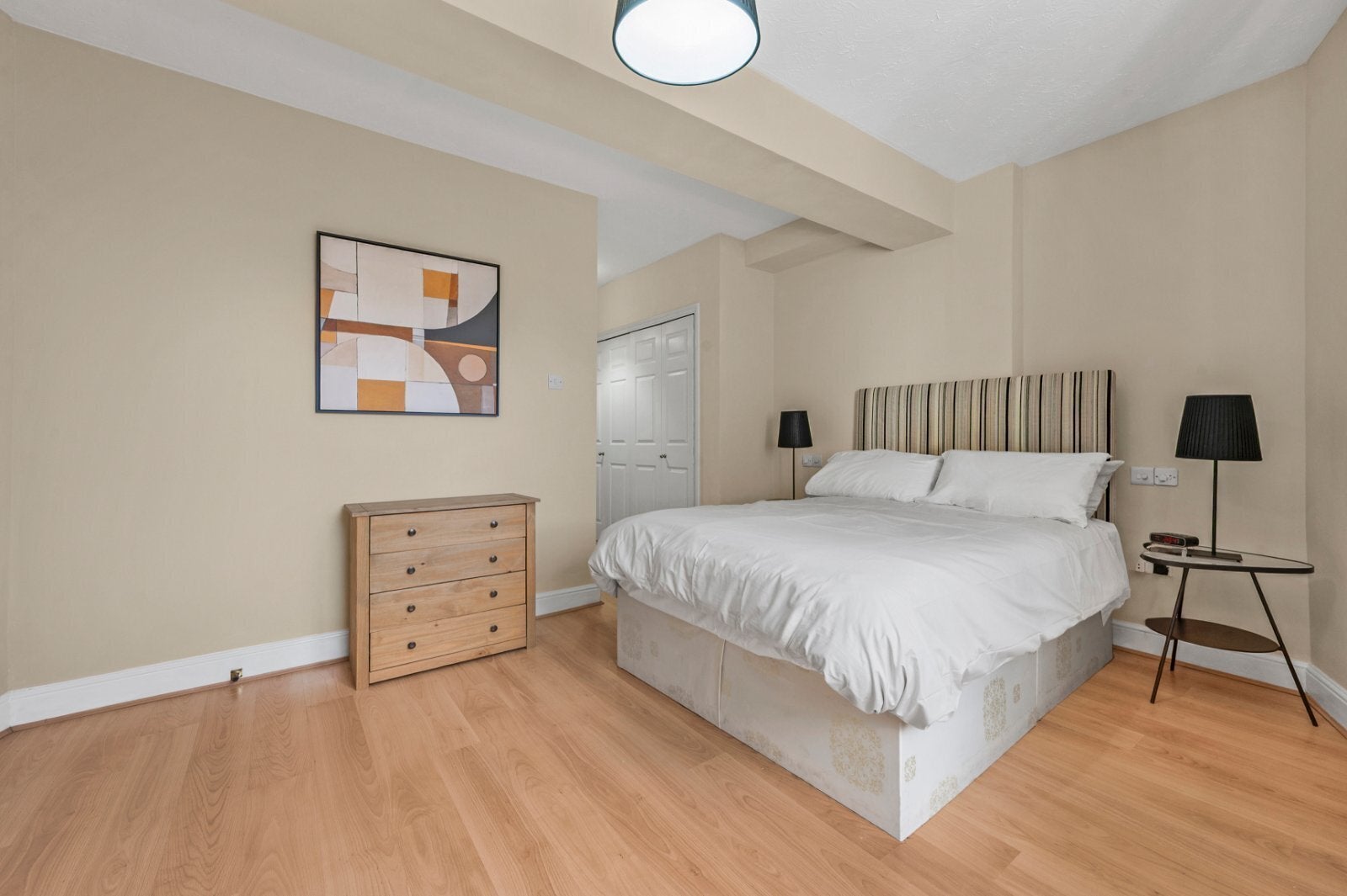 Flat Wapping High Street in Greater London