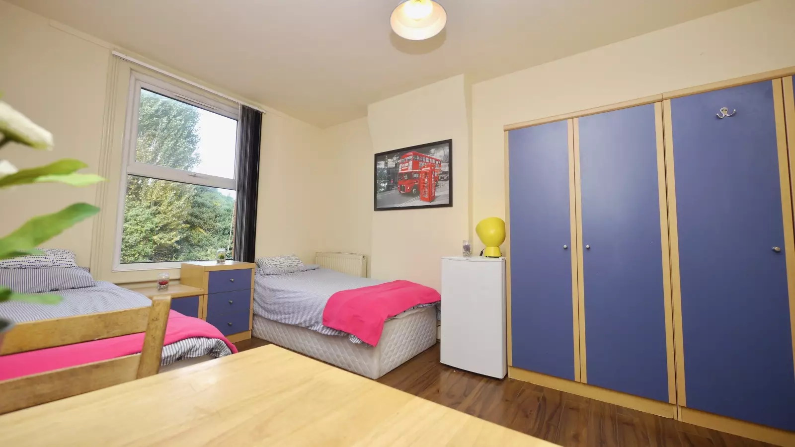 Room Chichele Road in Greater London
