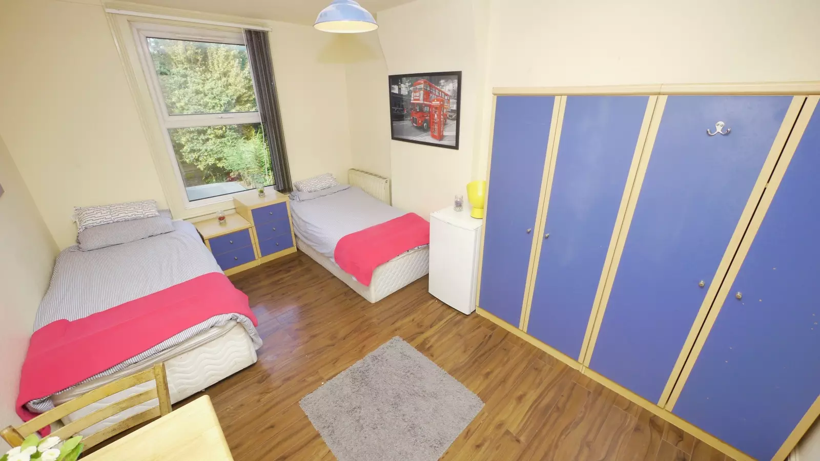 Room Chichele Road in Greater London