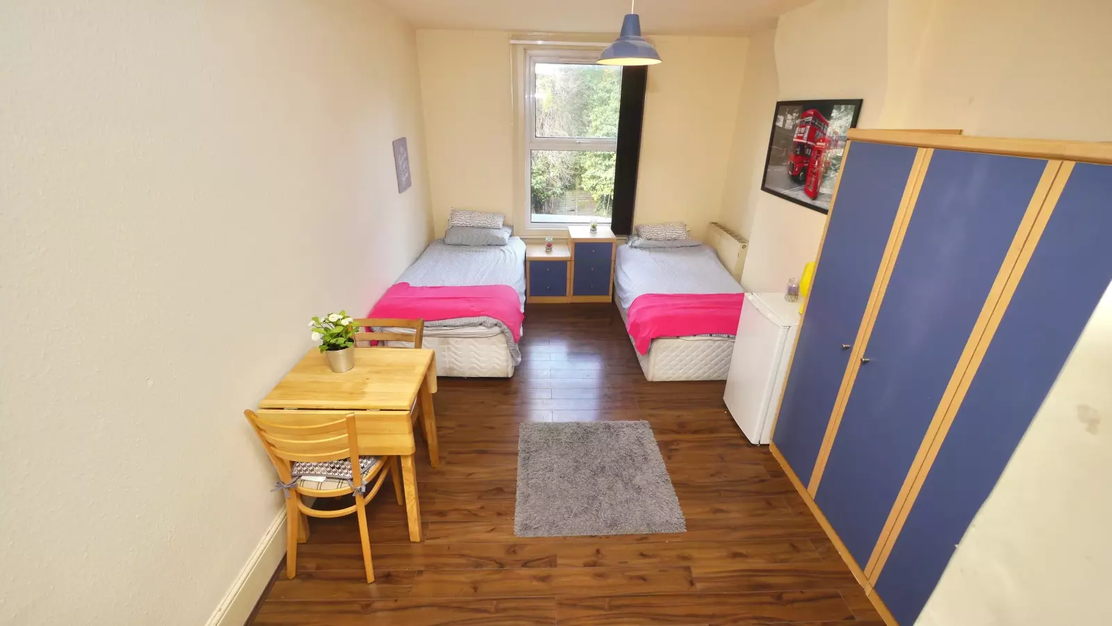 Room Chichele Road in Greater London