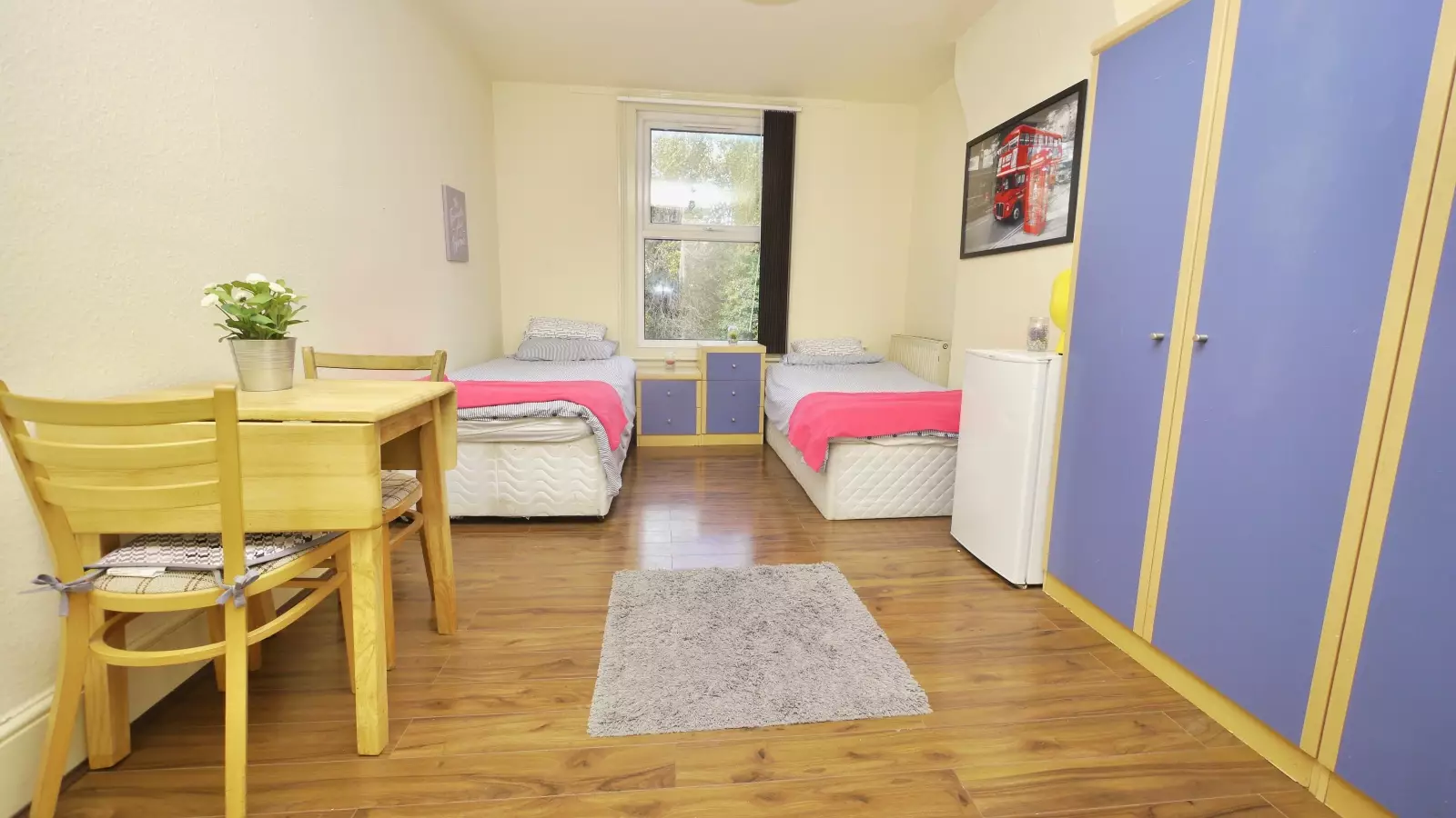 Room Chichele Road in Greater London