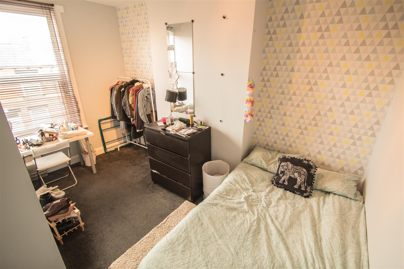 Room Trelawn Terrace in Leeds