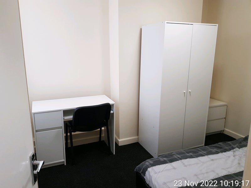 Room Hannan Road in Liverpool