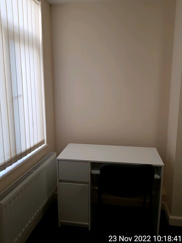Room Hannan Road in Liverpool