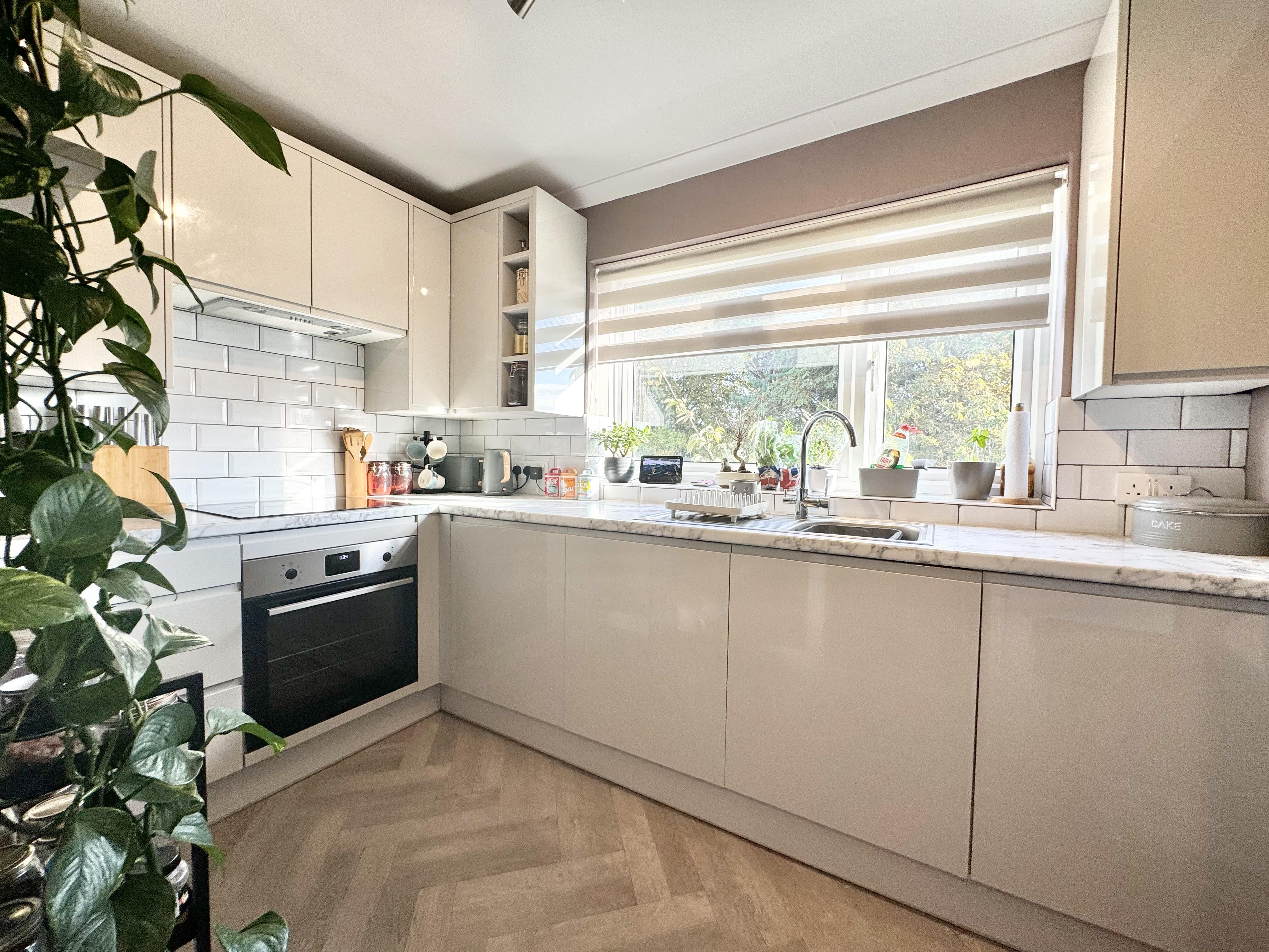 Flat Hawkfield Lane in Basingstoke and Deane