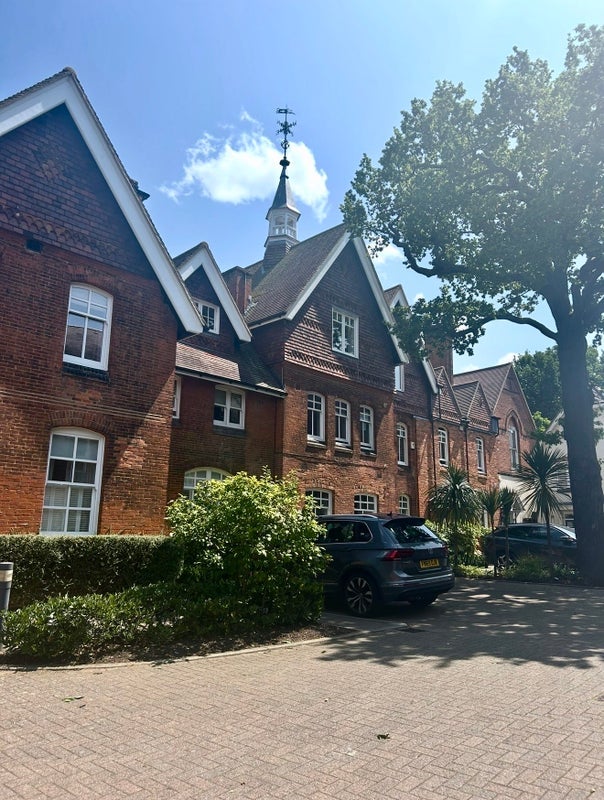 Flat Fisher's Close in Greater London