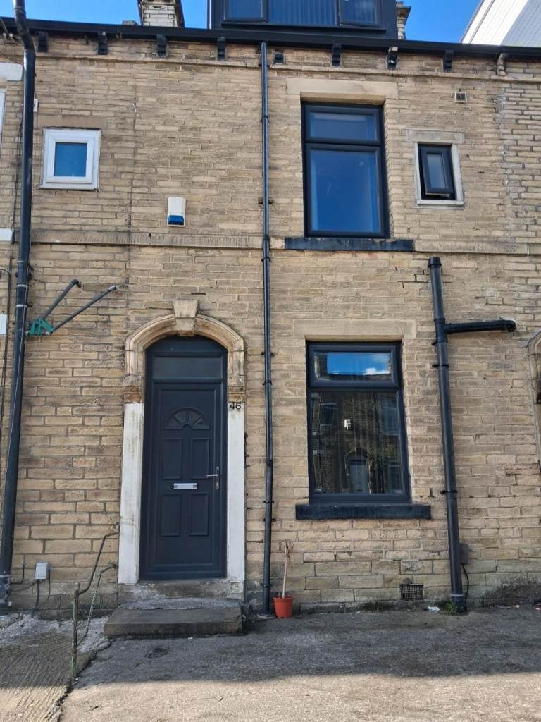 House Fieldhead Street in Bradford