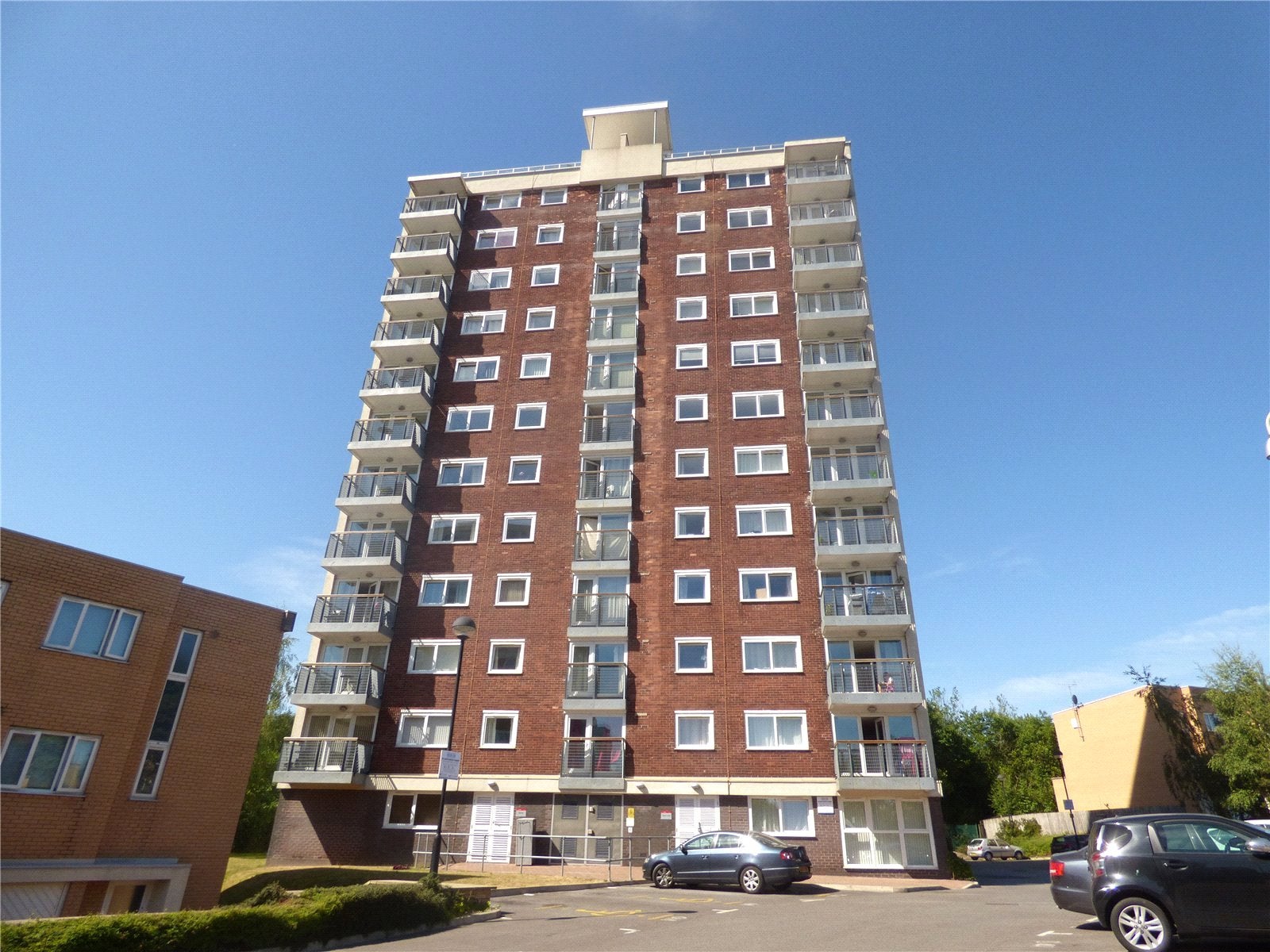 Flat Lakeside Rise in Manchester