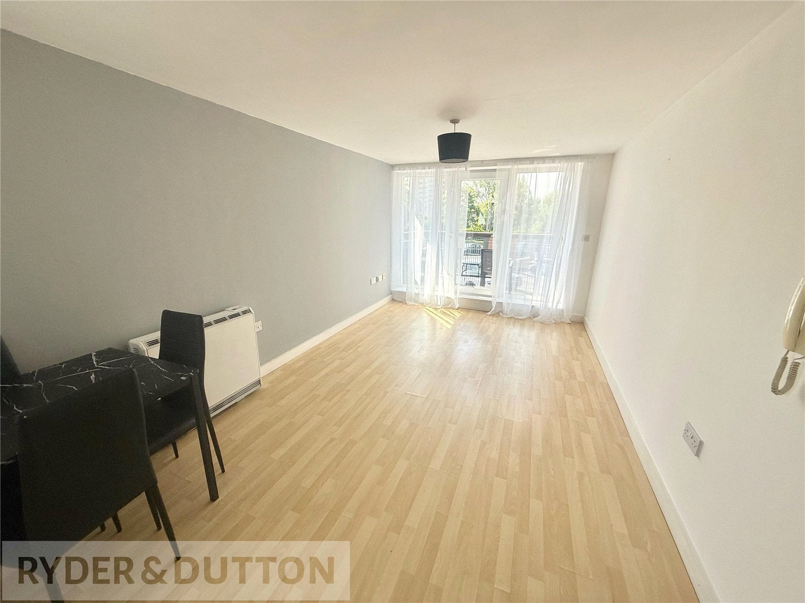 Flat Lakeside Rise in Manchester