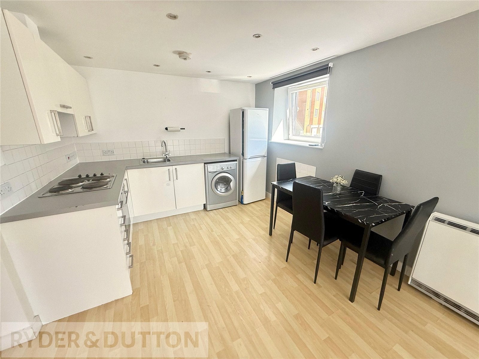 Flat Lakeside Rise in Manchester