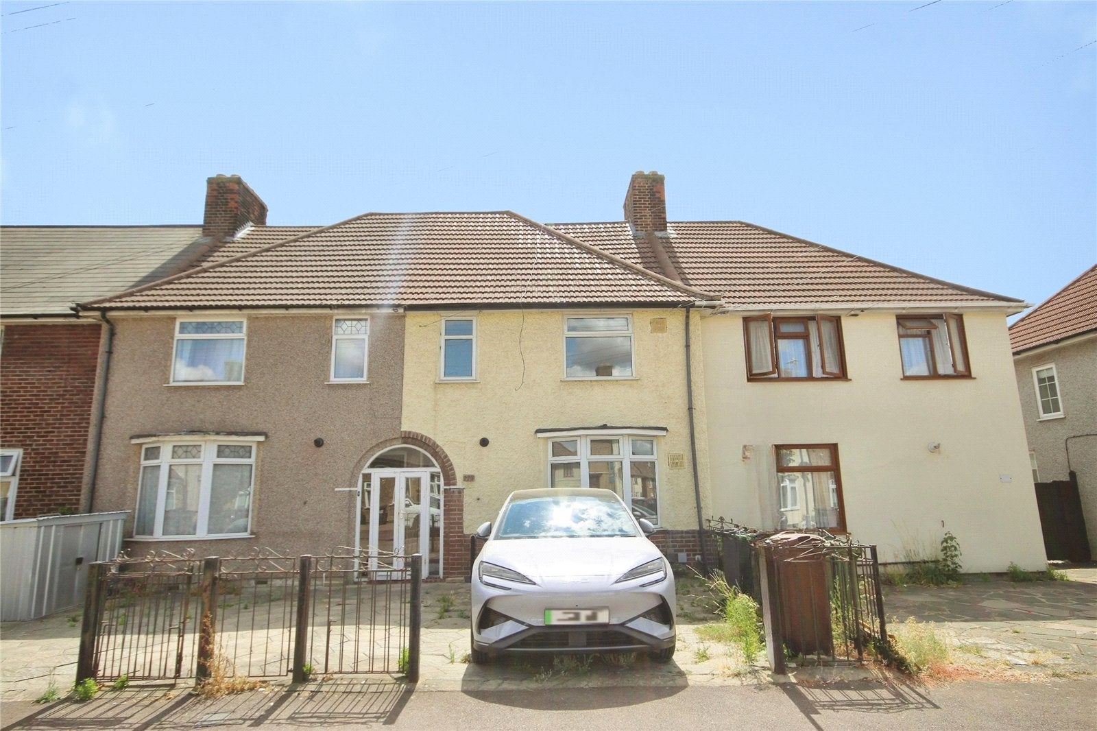 Flat Sheppey Road in Greater London