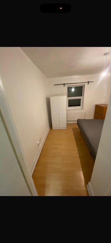 Room Westbury Road in Greater London