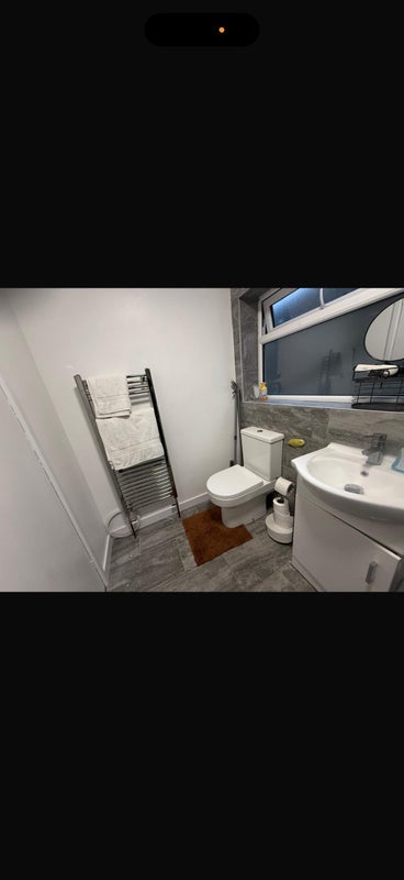 Room Westbury Road in Greater London