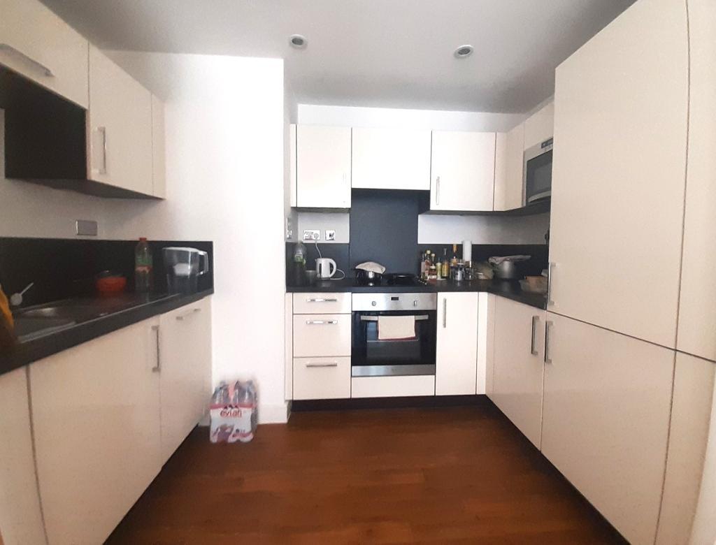 Flat Cornmill Lane in Greater London