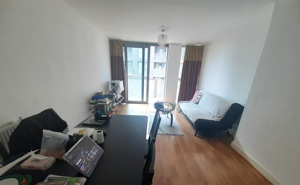 Flat Cornmill Lane in Greater London