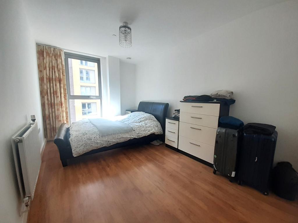 Flat Cornmill Lane in Greater London