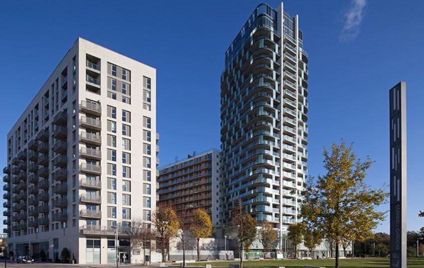 Flat Cornmill Lane in Greater London