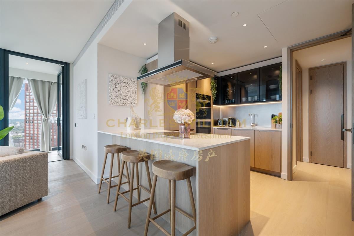 Flat Nine Elms Lane in Greater London