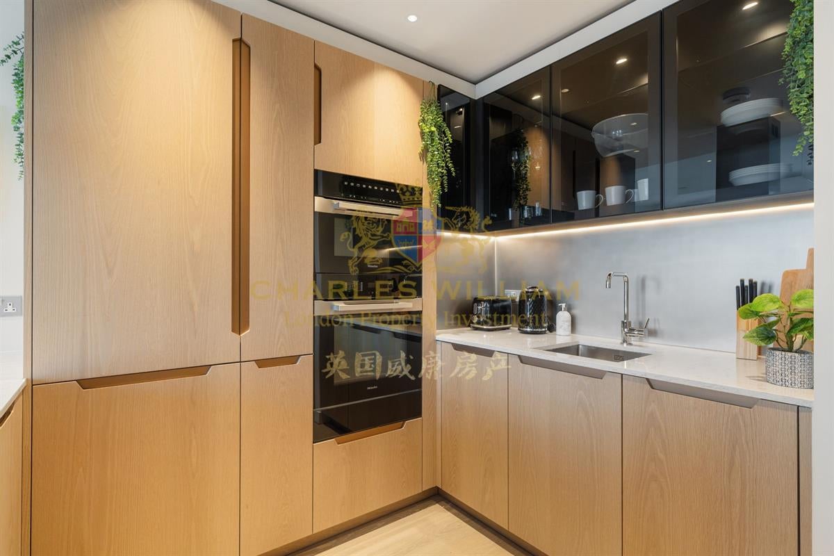 Flat Nine Elms Lane in Greater London