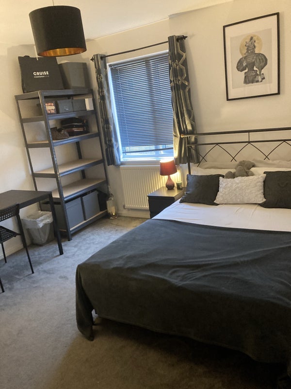 Room Surrey Close in Sandwell