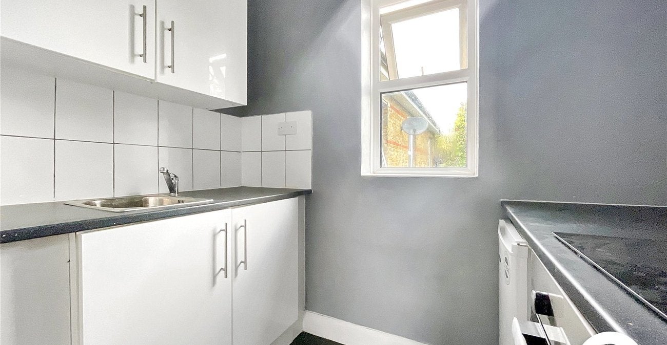 Flat Leafy Lane in Maidstone