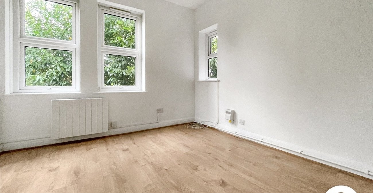Flat Leafy Lane in Maidstone