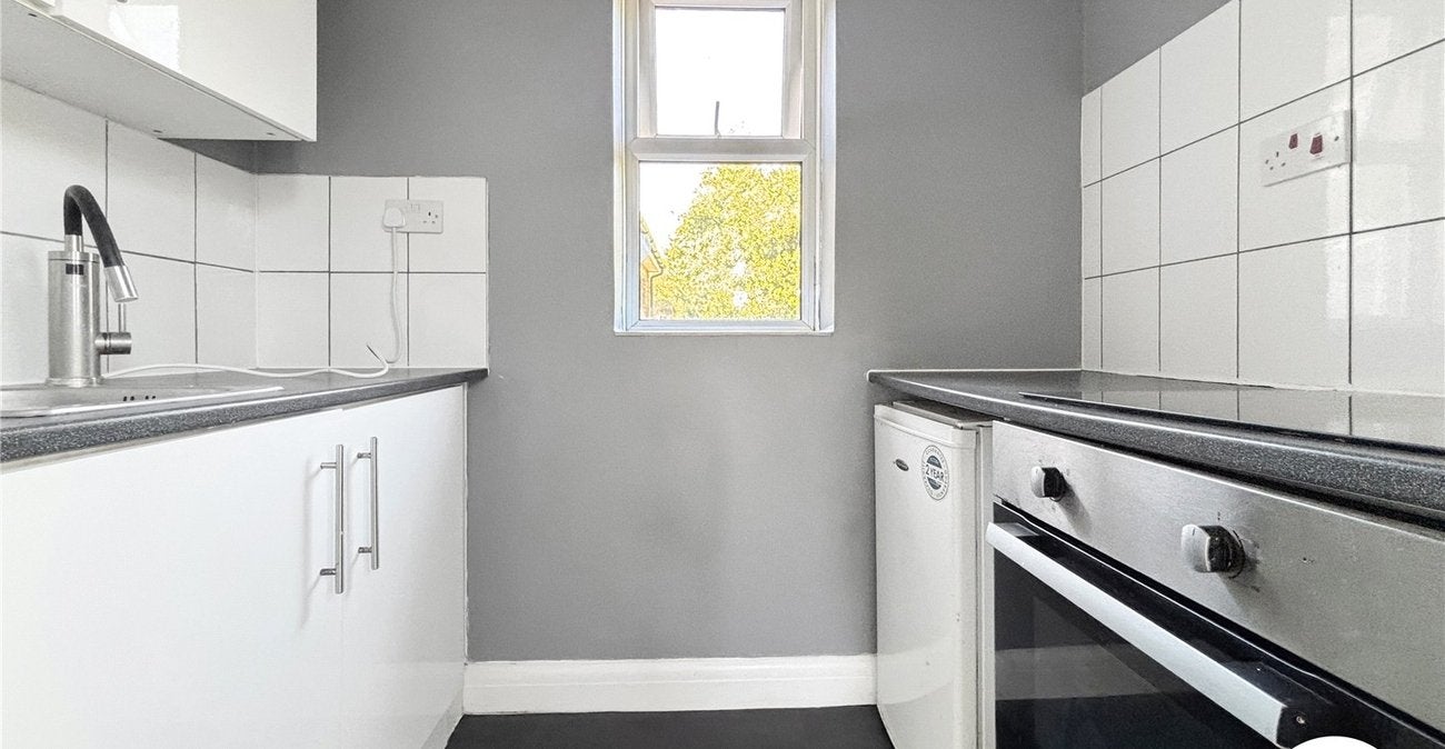 Flat Leafy Lane in Maidstone