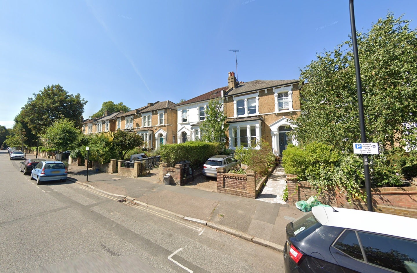 Flat Evering Road in Greater London