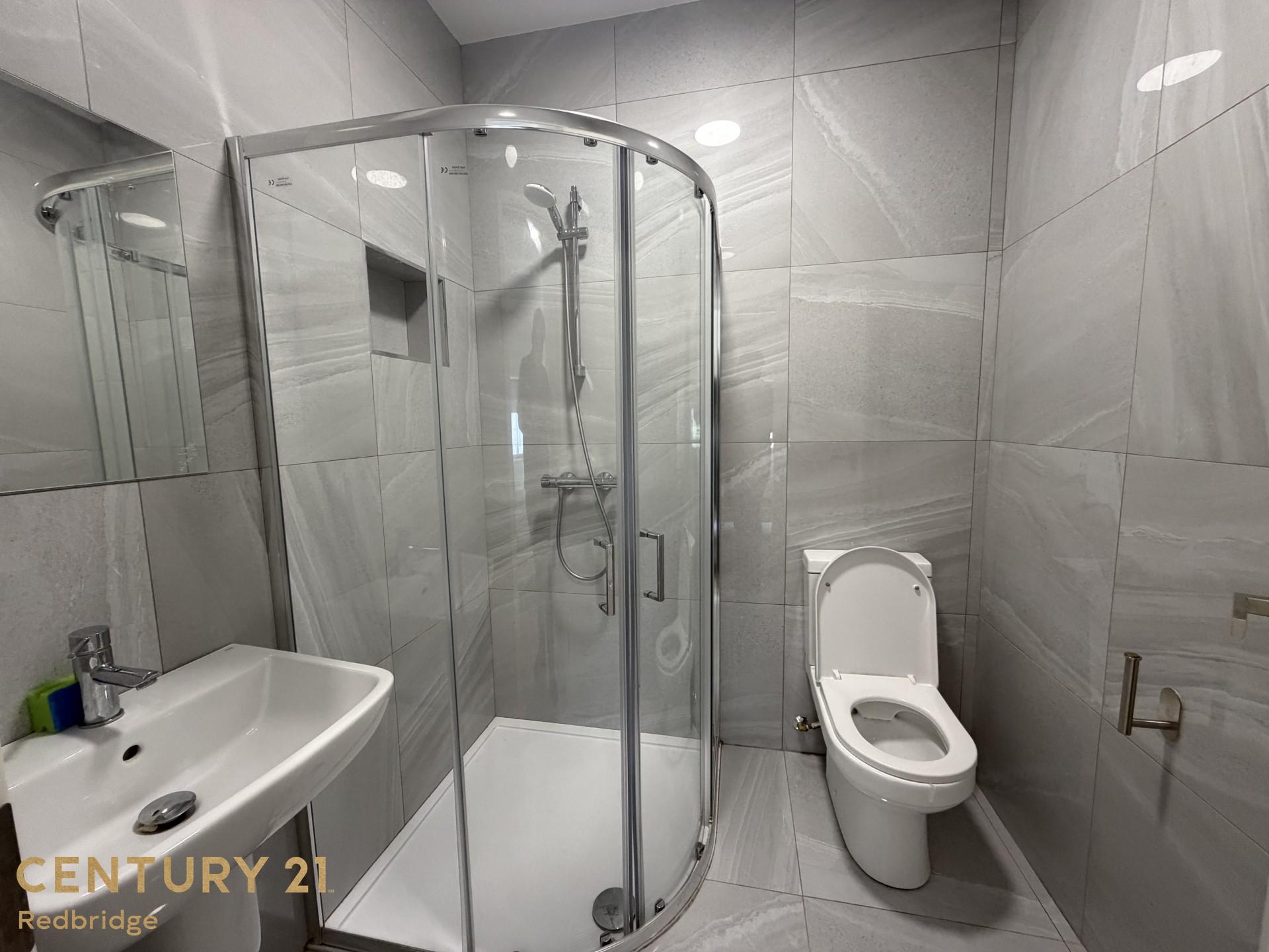 Room Falmouth Gardens in Greater London