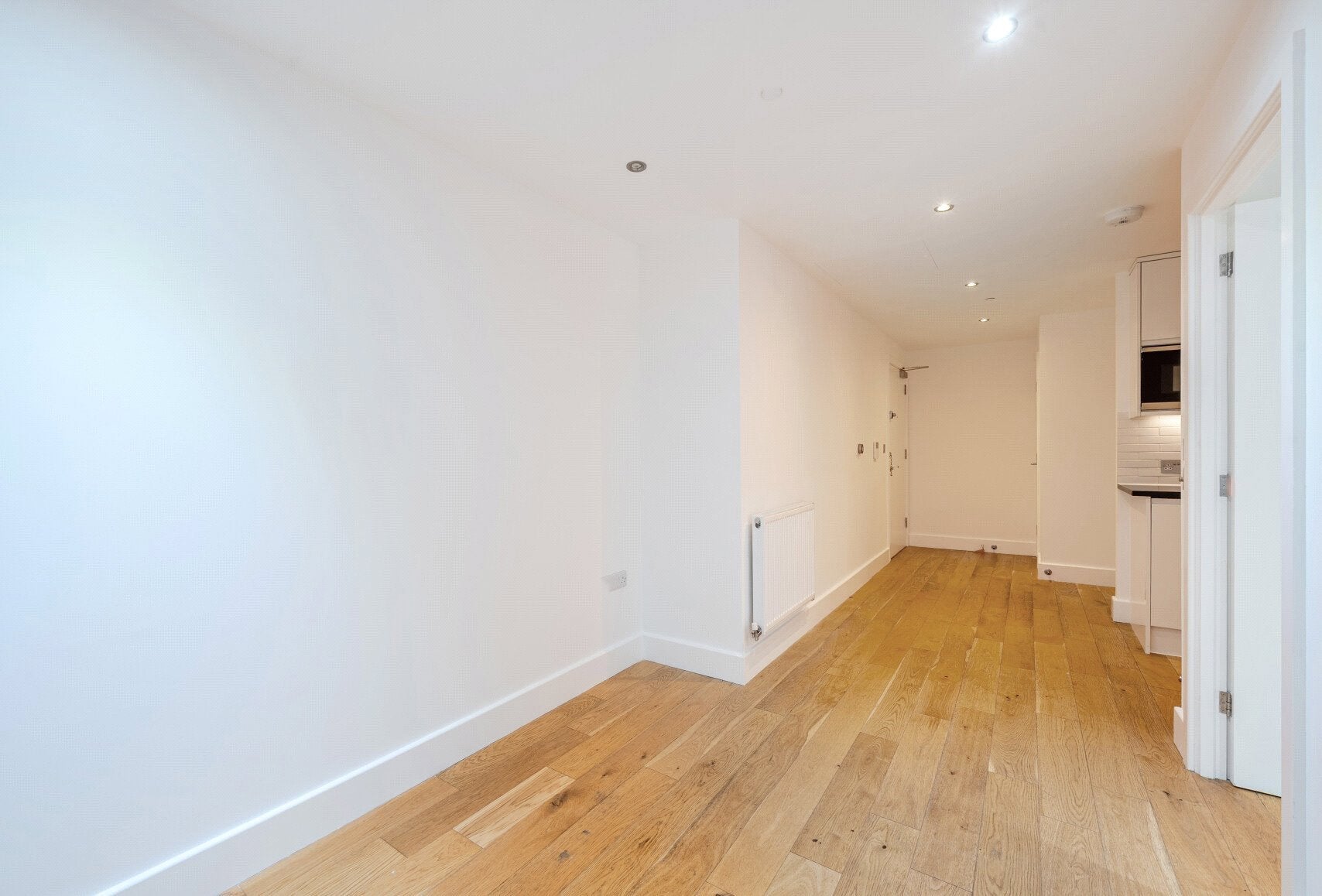 Flat Sutton Court Road in Greater London