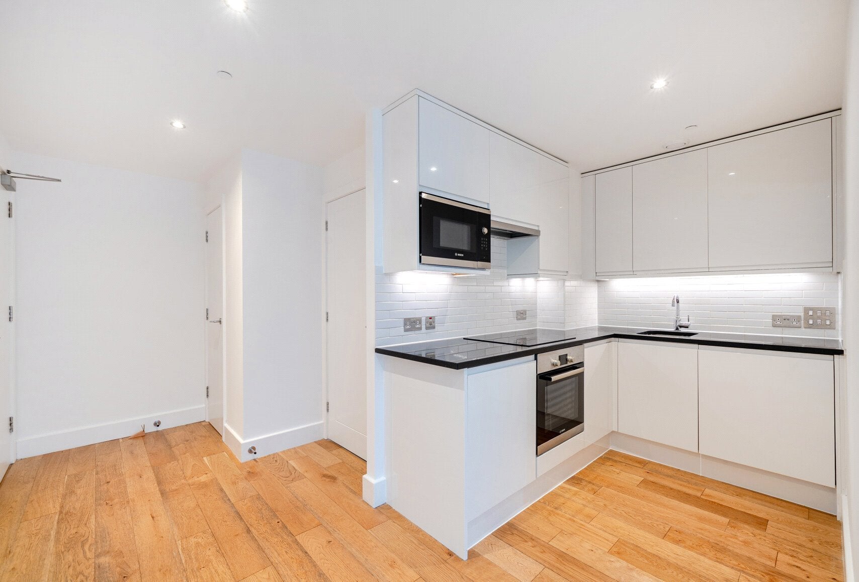 Flat Sutton Court Road in Greater London