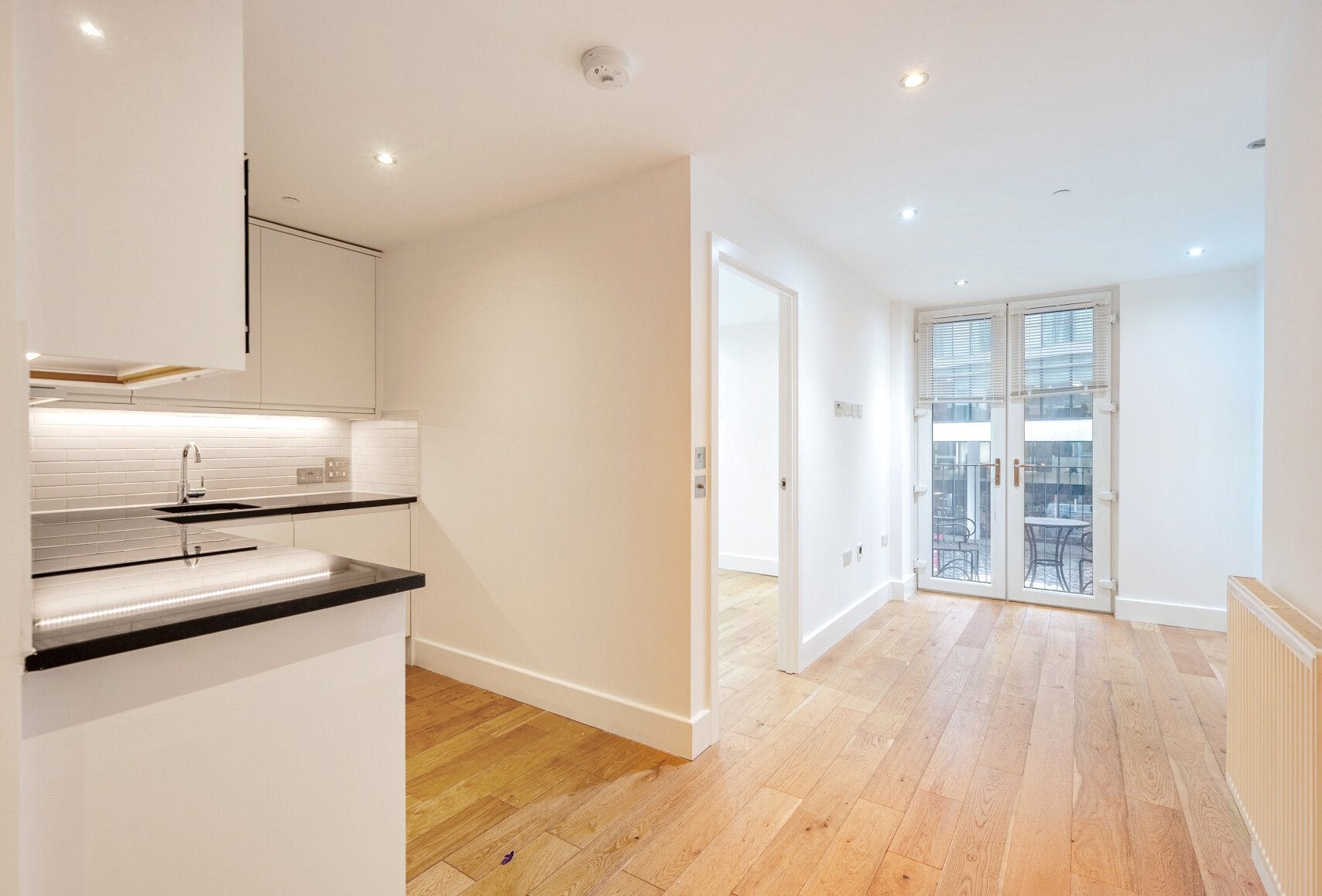 Flat Sutton Court Road in Greater London