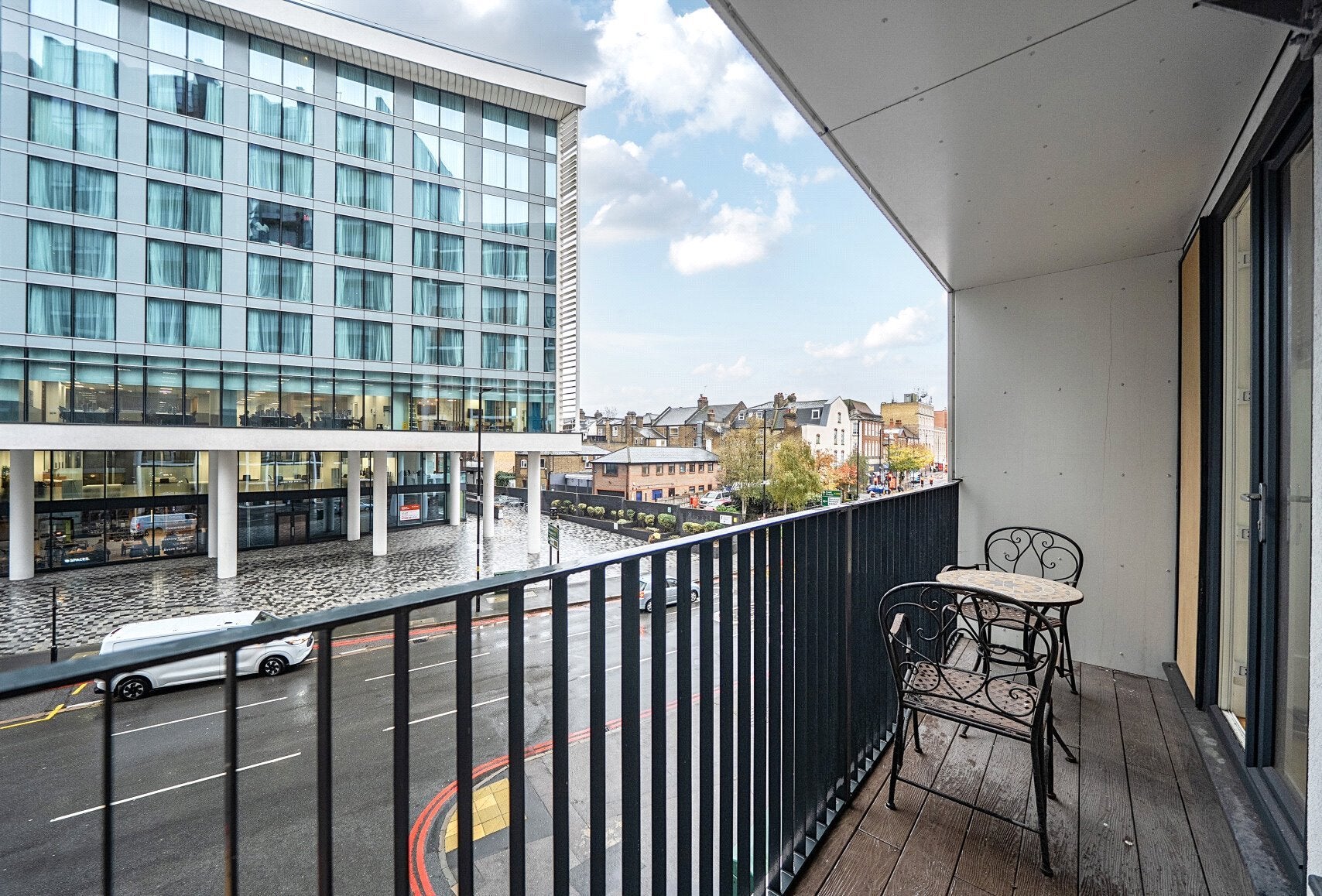 Flat Sutton Court Road in Greater London