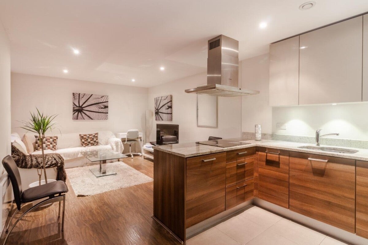 Flat Bromyard Avenue in Greater London