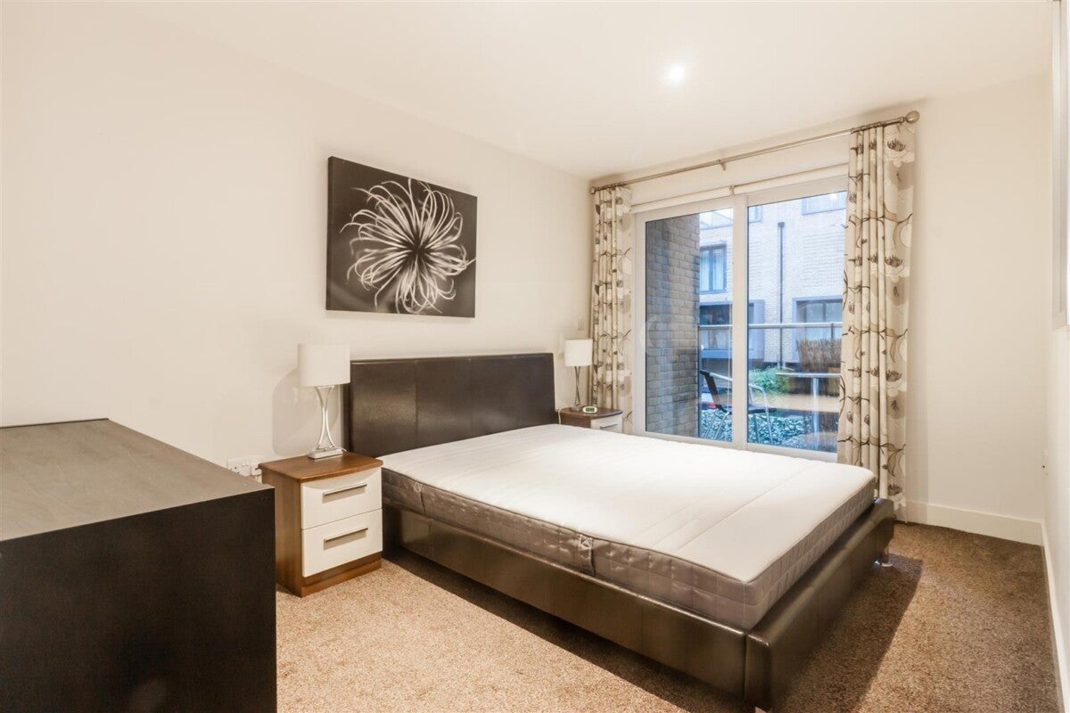 Flat Bromyard Avenue in Greater London