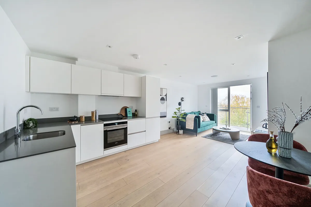 Flat Lawrence Road in Greater London