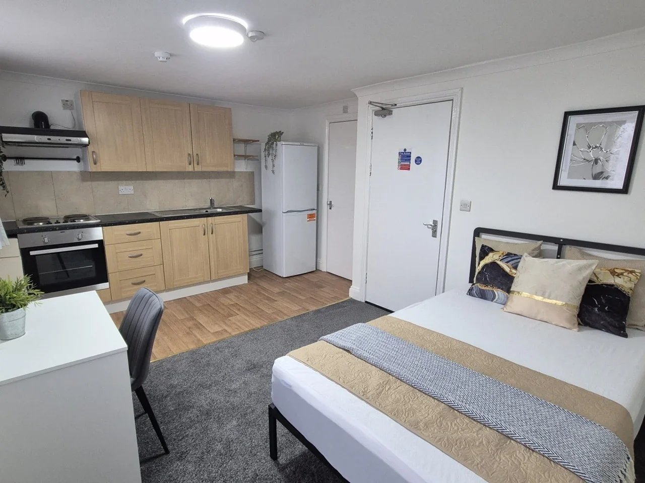 Flat Village Way in Greater London