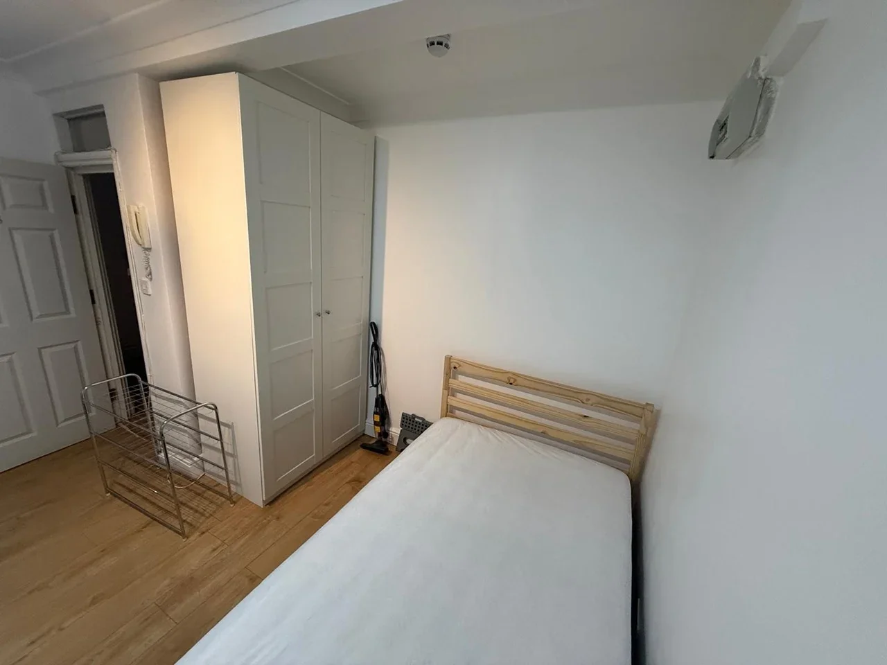 Flat Oakley Square in Greater London