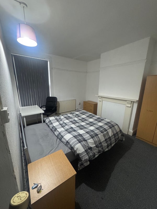 Room Carlyle Road in Birmingham