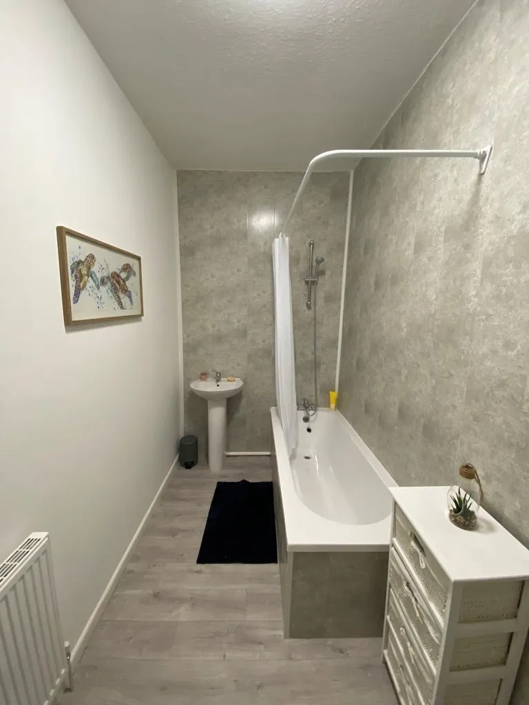 Room Raglan Road in Burnley