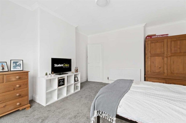 Room Beaumont Avenue in Plymouth